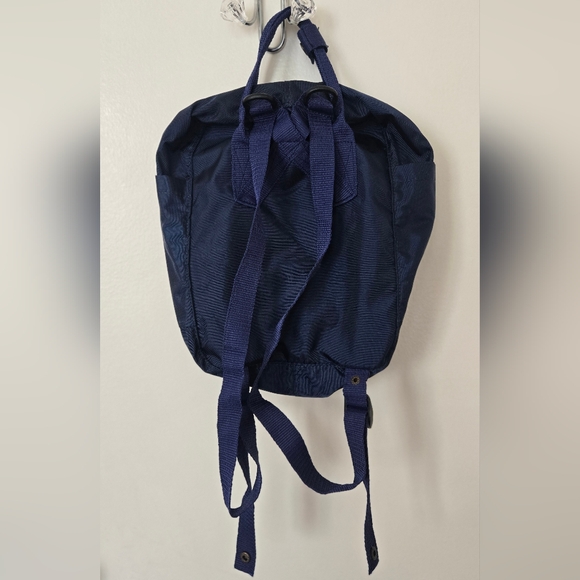 Kånken Navy Backpack NWOT - Picture 5 of 6